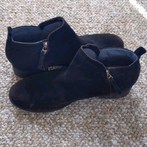 Toms black suede booties